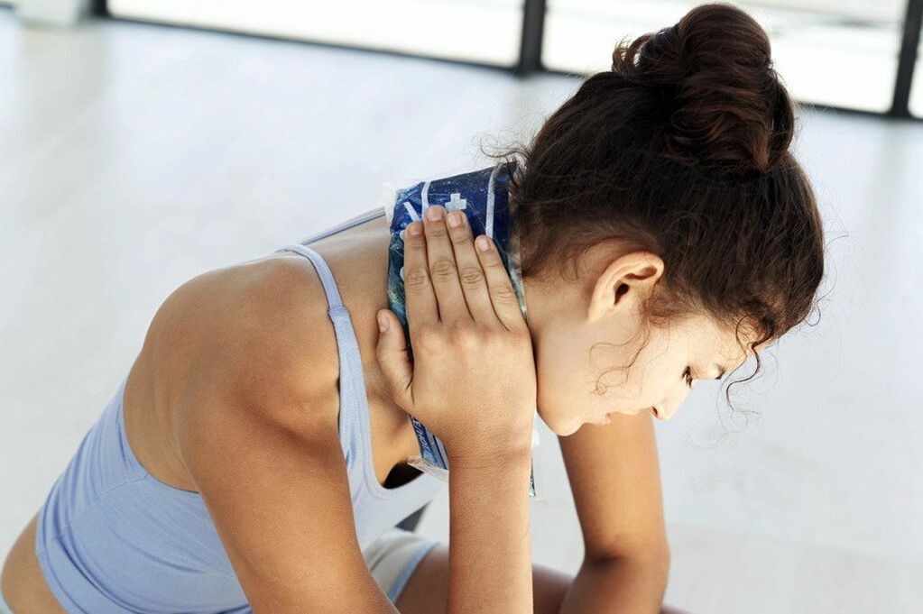 Compressa no pescoço para enfraquecer os sintomas da osteocondrose
