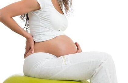 Dor nas omoplatas pode ocorrer em uma mulher durante a gravidez