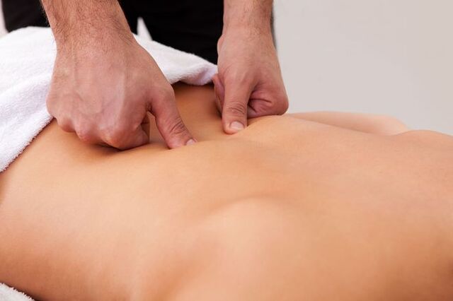 Massagem terapêutica - um método para se livrar da dor nas costas na área das omoplatas