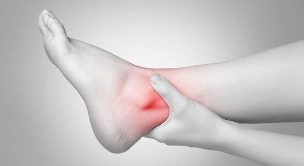 Rigidez articular e dor crônica no tornozelo são complicações da crusartrose